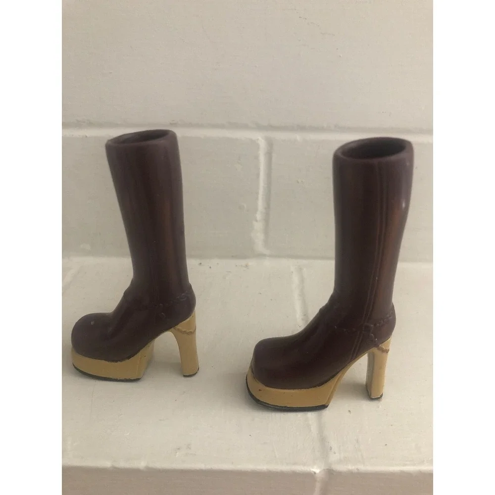 MGA Entertainment Bratz Doll Tall Platform Brown Boots Funk N Glow Rare Item